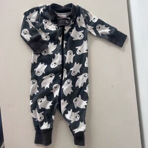 Hanna Andersson Ghost Kids Footie - Charcoal and White 0-3 months
